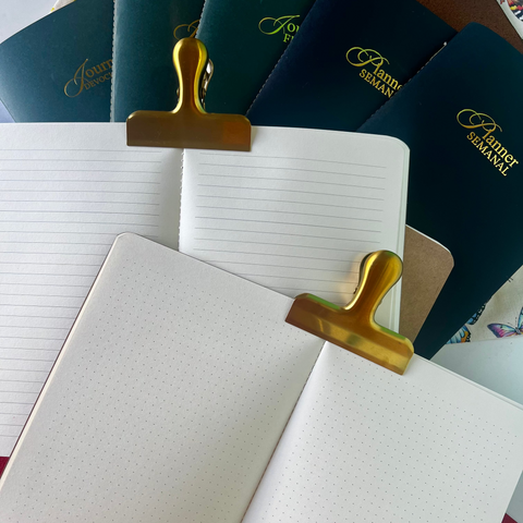 Clip Metálico Dourado para Fixação de Páginas